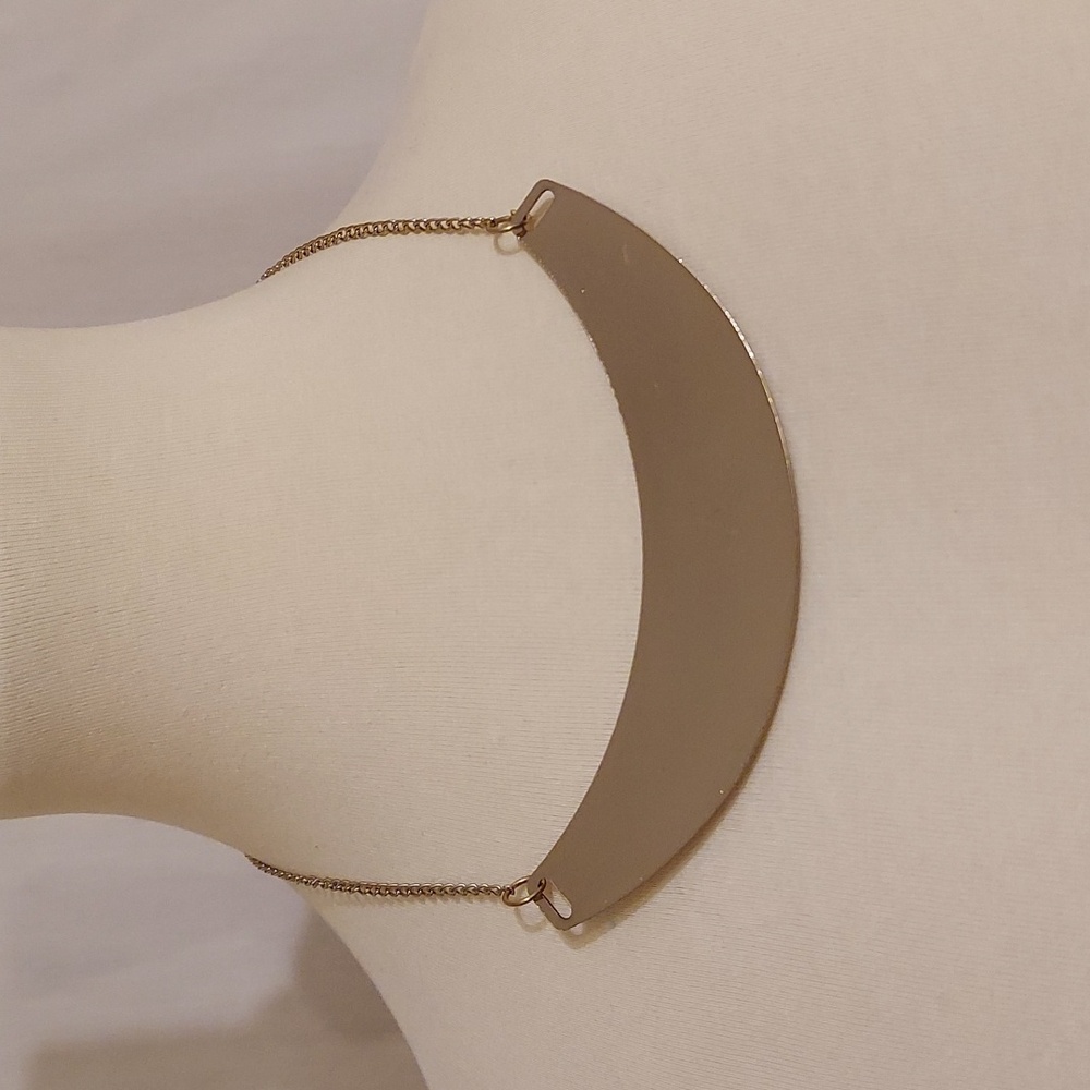 ‼️3 for $20‼️  Gold Minimalist Crescent Necklace
